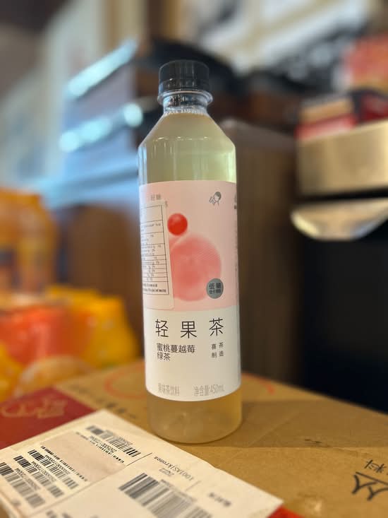喜茶蜜桃蔓月梅绿茶